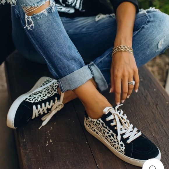 Black and white Cheetah print low top sneakers - Picture 1 of 6